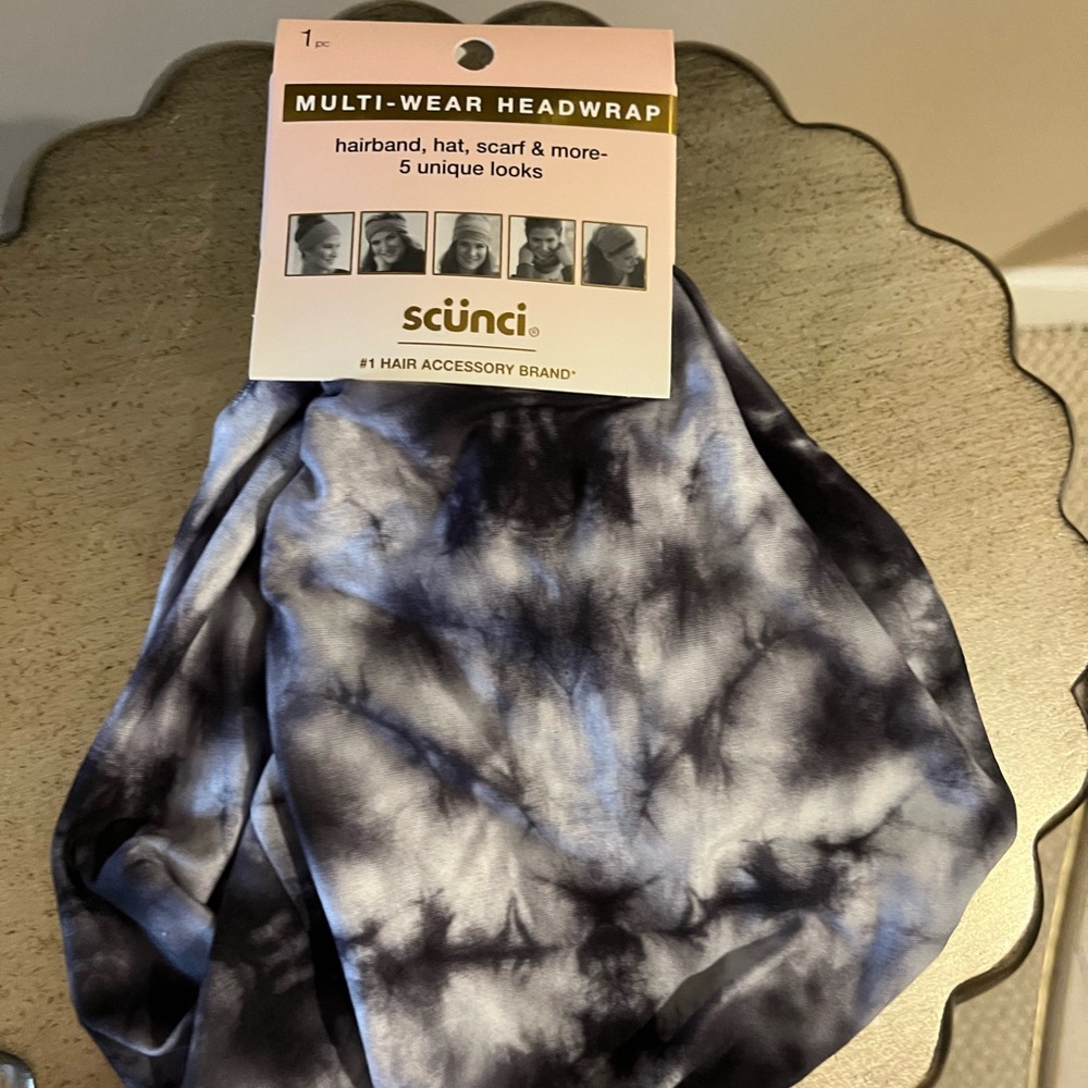 Scunci Multi-Wear Headwrap in Black and Gray